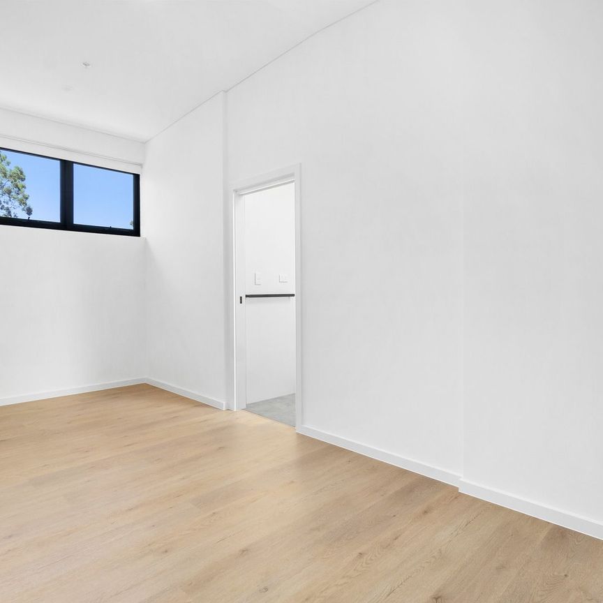 Charming Brand New Three Bedroom Townhouse in Prime Location - Photo 1