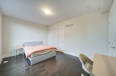 For Lease - 135 Smallwood Circle, Vaughan, Ontario - Photo 5