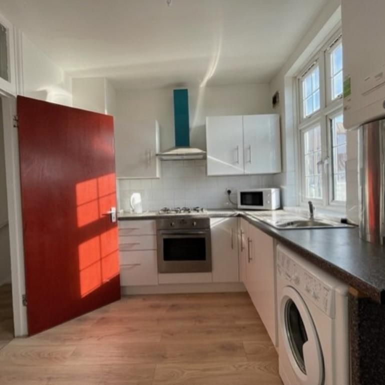 1 bedroom in a flat share to rent - Photo 1