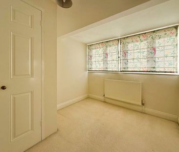 Knowl Hill, Woking, Surrey, GU22 7HL - Photo 5