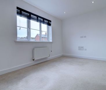 3 bedroom mid terraced house to rent - Photo 6