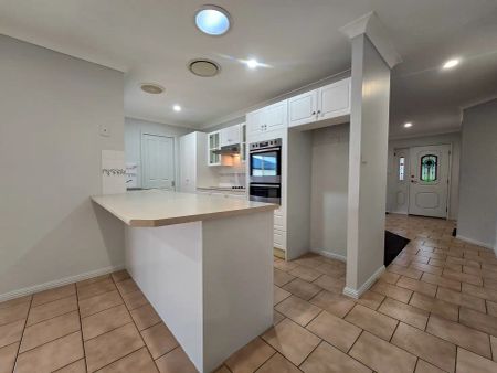 “Premium Family Living in a Prime Narellan Vale Pocket” - Photo 3