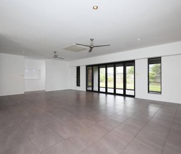 Large Executive Style Home - Large Shed - Large Block - Side Access - Photo 4