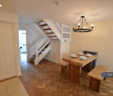 4 bedroom semi-detached house to rent - Photo 1