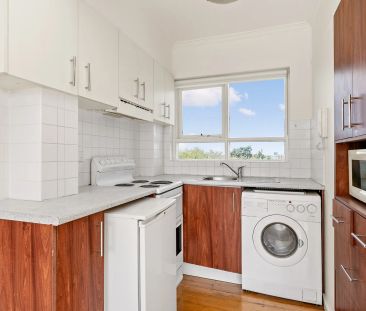 Low Maintenance Apartment In The Perfect Location! - Photo 4