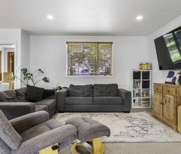 3 Bedroom with Sleepout! - Photo 3