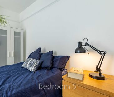 Room 5 - Photo 3