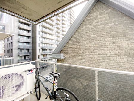 Boul. René-Lévesque O., H3H 2H2, Montréal - Photo 3