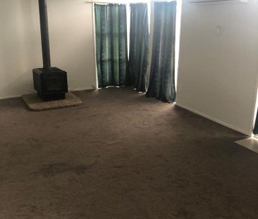 Fantastic 3-Bedroom Home in Central Papakura - Ideal for Your Exten... - Photo 4