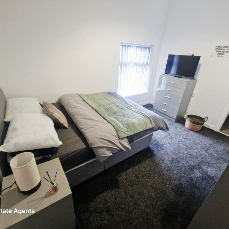 1 bedroom in a house share to rent - Photo 1