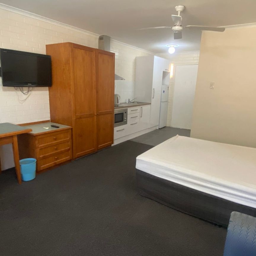 Fully Furnished Studio Apartment for Rent - Photo 1