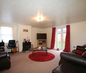 2 bedroom end of terrace house to rent - Photo 4