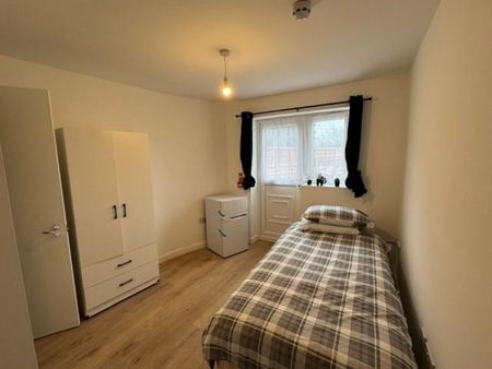 7 bedroom House To Let - Photo 2