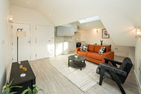 Cuckoo Hall Lane, London - Photo 2