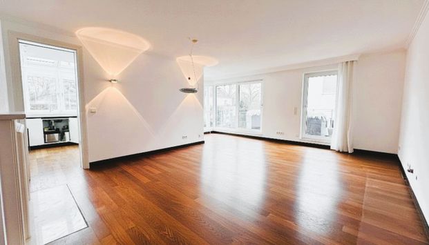 So charmant, mit hochwertiger Ausstattungfür genussvolle Abende vor dem offenen Kamin! - Photo 1