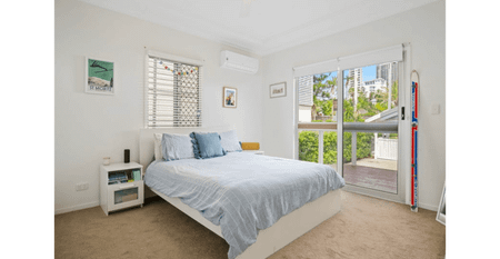 LUXURY COASTAL 3-BEDROOM PLUS STUDY HOME WITH PRIVATE POOL (PARTIALLY FURNISHED) — METRES TO THE BEACH - Photo 2