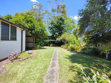Charming Two Bedroom Home - Photo 5