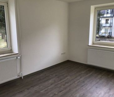 Neue Wohnung gesucht? Sanierte 2-Zimmer-Wohnung in grüner Lage! - Photo 1