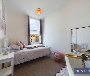 3 bedroom Flat To Let - Photo 5