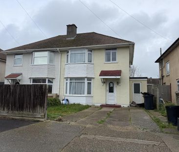 3 bedroom semi-detached house to rent - Photo 2