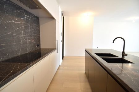 Luxe appartement in het hartje van Kortrijk aan de Leie en Broeltorens - Foto 2