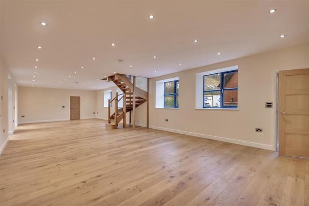 4 bedroom semi-detached house to rent - Photo 1