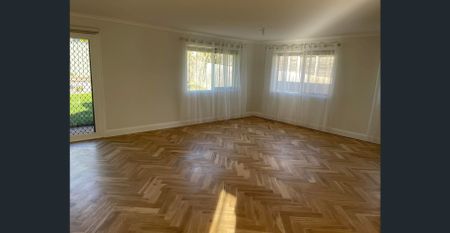 Newly renovated open plan living - Photo 5