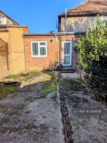 1 bedroom flat to rent - Photo 4