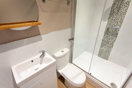 4 bedroom flat to rent - Photo 3