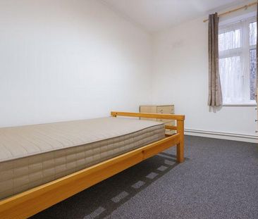 3 bedroom flat to rent - Photo 5