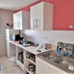 Location Appartement 4 pièces 74m² LONS LE SAUNIER 39000 - Photo 3