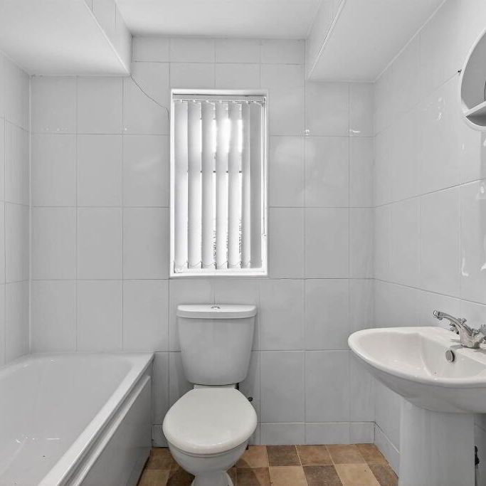 6a Strathearn Court, Holywood, BT18 9NR - Photo 1