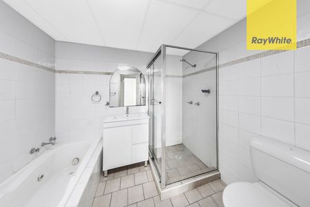 Beautifully Enhanced 2 Bedroom Apartment! - Photo 4