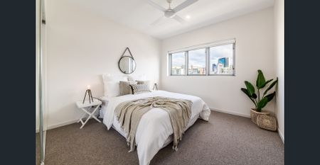 Top Floor Apartment with Sunny North-Facing Views - Photo 2