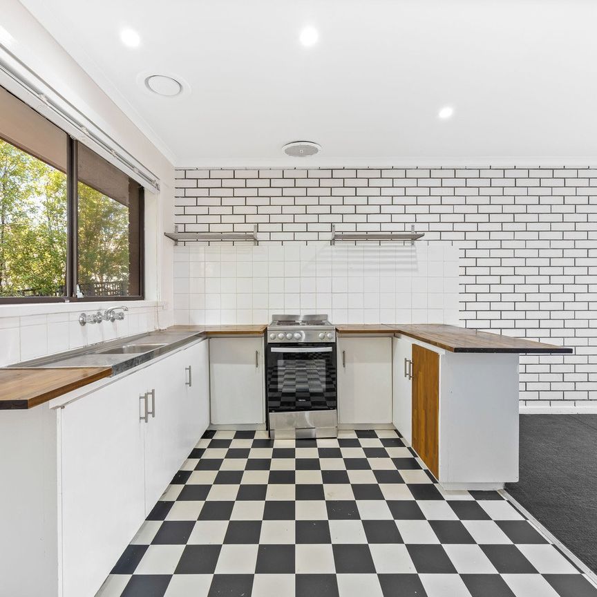 Neat One Bedroom Unit in Convenient Location - Photo 1