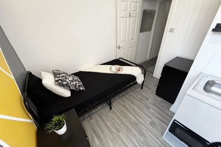 Vickers Road - Photo 2