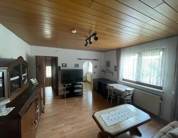 Eigener Eingang ganz sep. im Anbau hier wohnt man wie im kleinen eigenen Haus eventuell möbliert - Photo 1