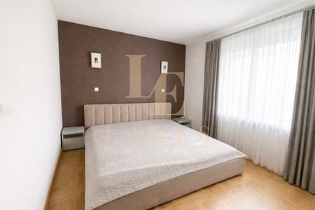 Wilanów | Wysoki standard | Garderoba | Garaż - Zdjęcie 5