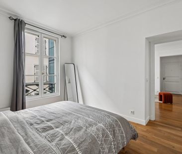 Location Appartement 2 pièces Meublé 53m² PARIS 8ème - Photo 4