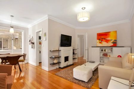 Superb 2 bedroom in ideal Location - Photo 2