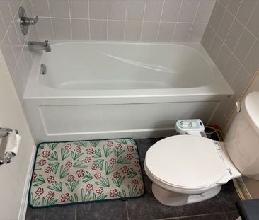 For Lease - 27 Ariel Road Unit# Main, Brampton, Ontario - Photo 6