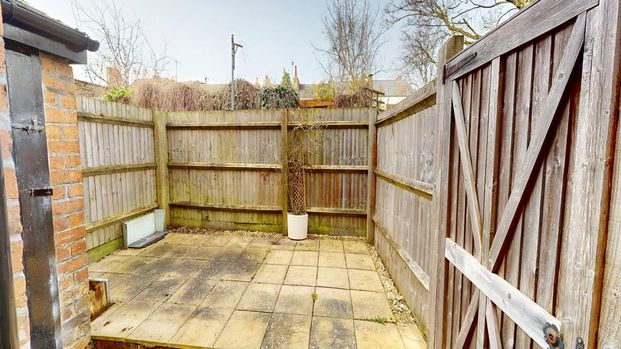 2 bedroom end of terrace house to rent - Photo 1