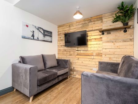OX Living is proud to present this high-quality 7-bedroom co-living property, perfect for working professionals looking for stylish, stress-free living. Room 1 - Photo 5