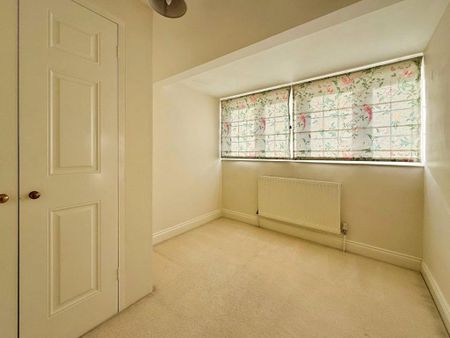 4 bedroom detached house to rent - Photo 3