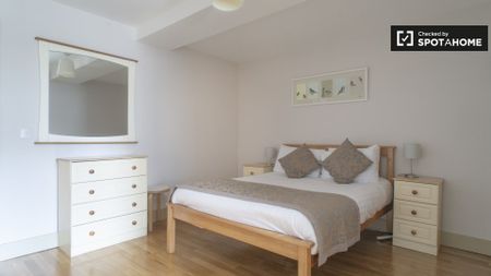 3-bedroom apartment for rent in Docklands South, Dublin - Photo 3