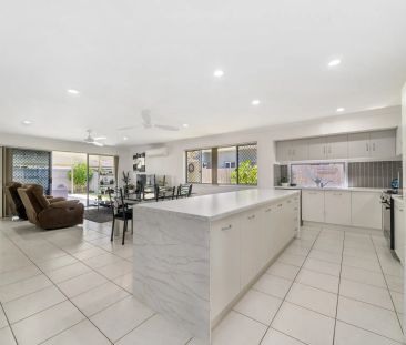 Spacious low maintenance home in quiet cul-de-sac with SOLAR! - Photo 3