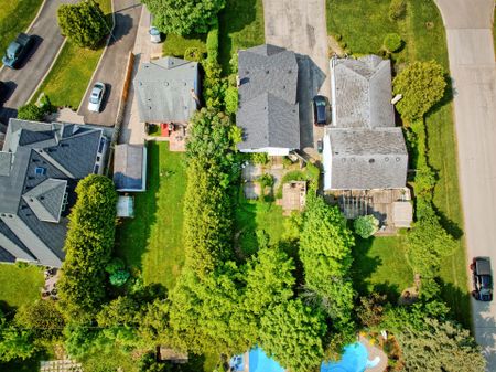 For Lease - 247 Jennings Crescent, Oakville, Ontario - Photo 2