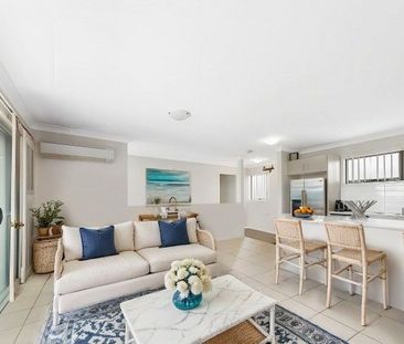 Stylish Townhouse Living in Prime Mango Hill Location! - Photo 2