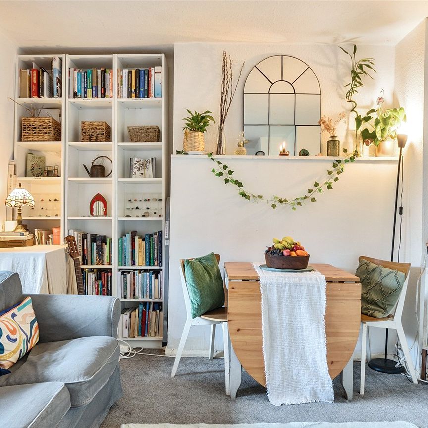 Court Farm Gardens, Manor Green Road, Epsom, Surrey, KT19 8SL - Photo 1