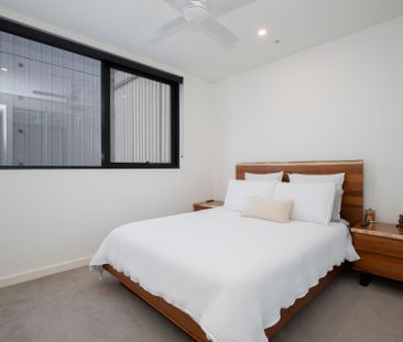 Ultra Modern, 2 storey 2 Bedroom Apartment in Prestigious Skye Resi... - Photo 1